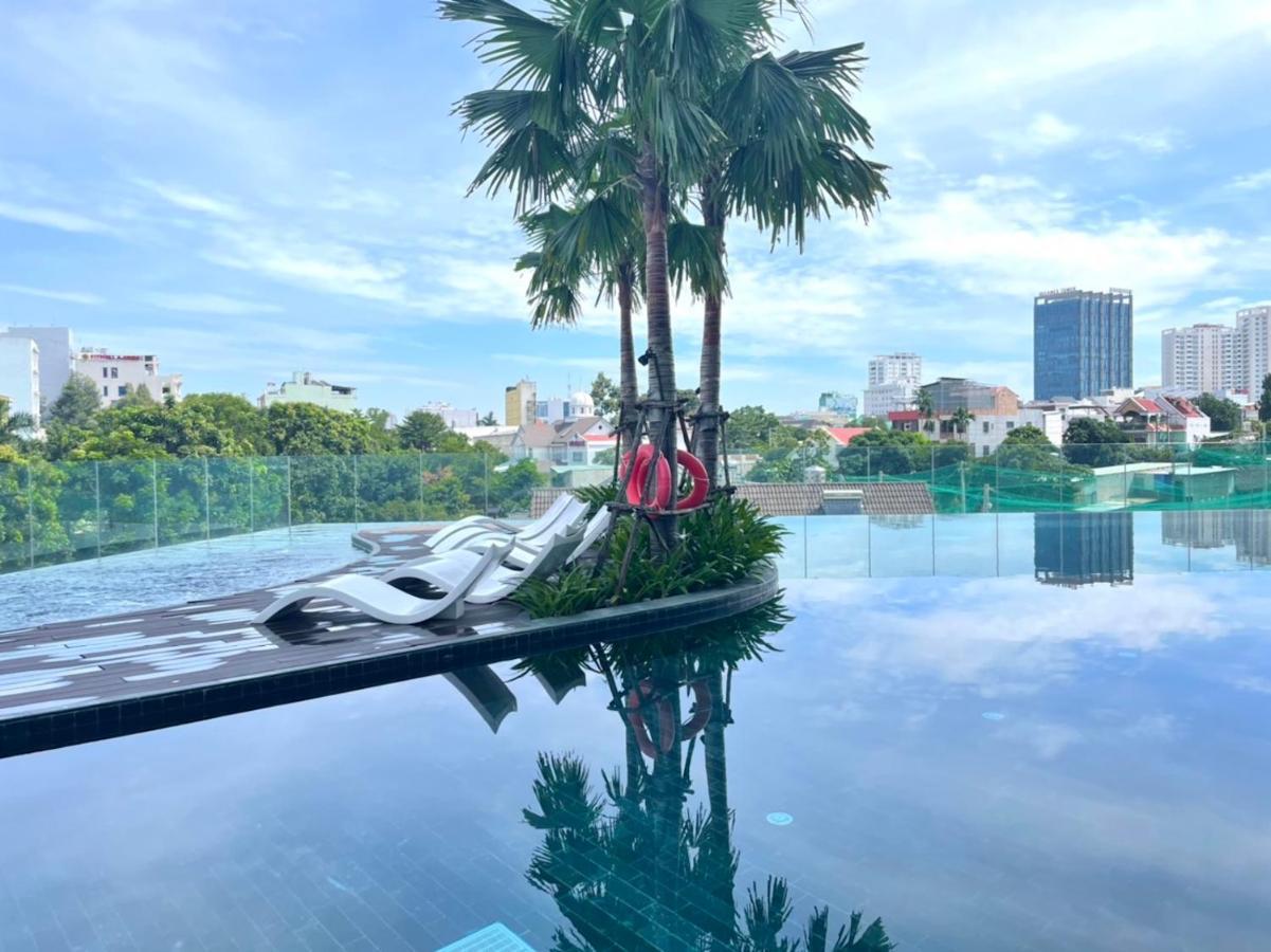 Compass One Building - Luxury Apartments Ap Phu Tho Buitenkant foto