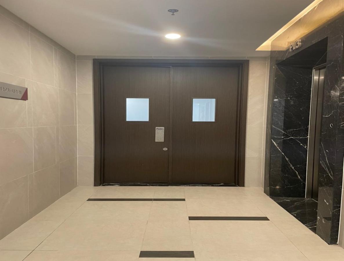 Compass One Building - Luxury Apartments Ap Phu Tho Buitenkant foto