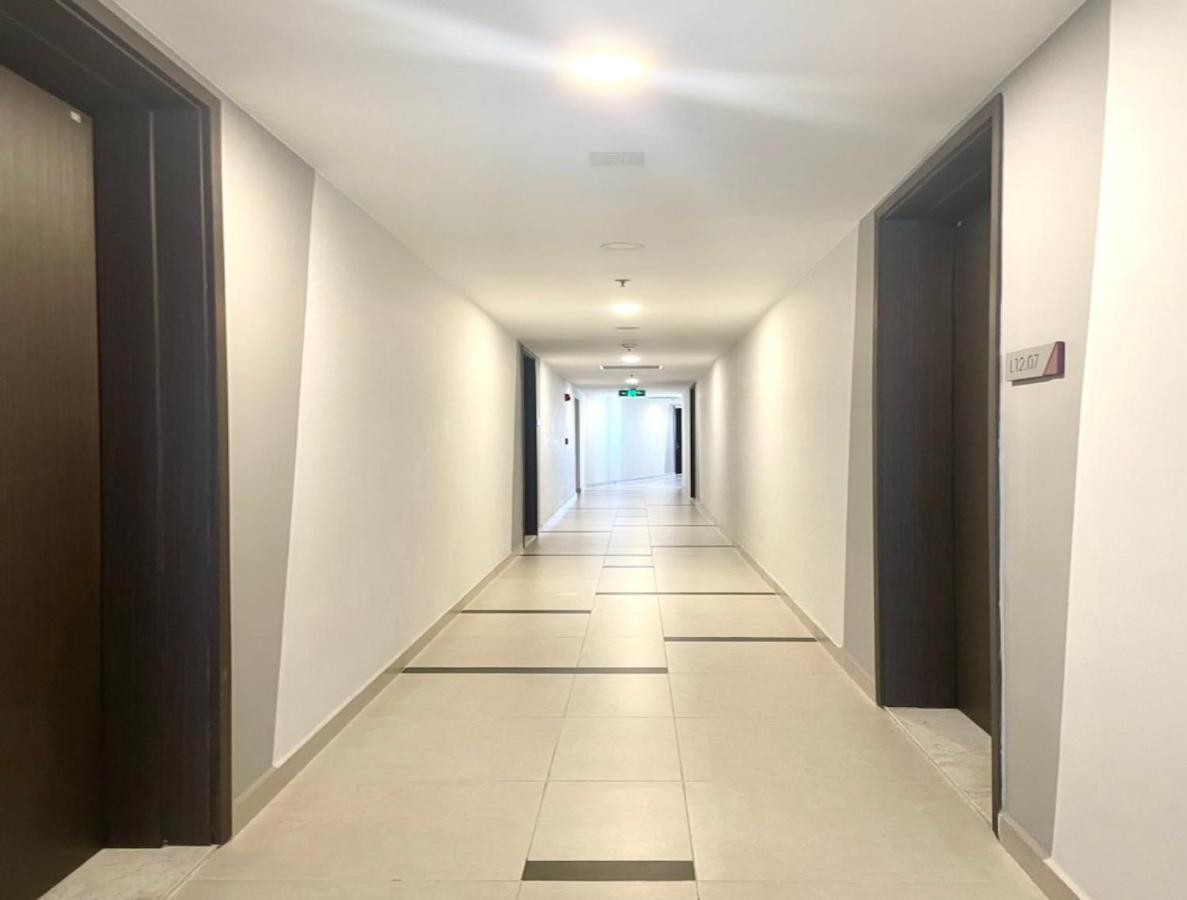 Compass One Building - Luxury Apartments Ap Phu Tho Buitenkant foto