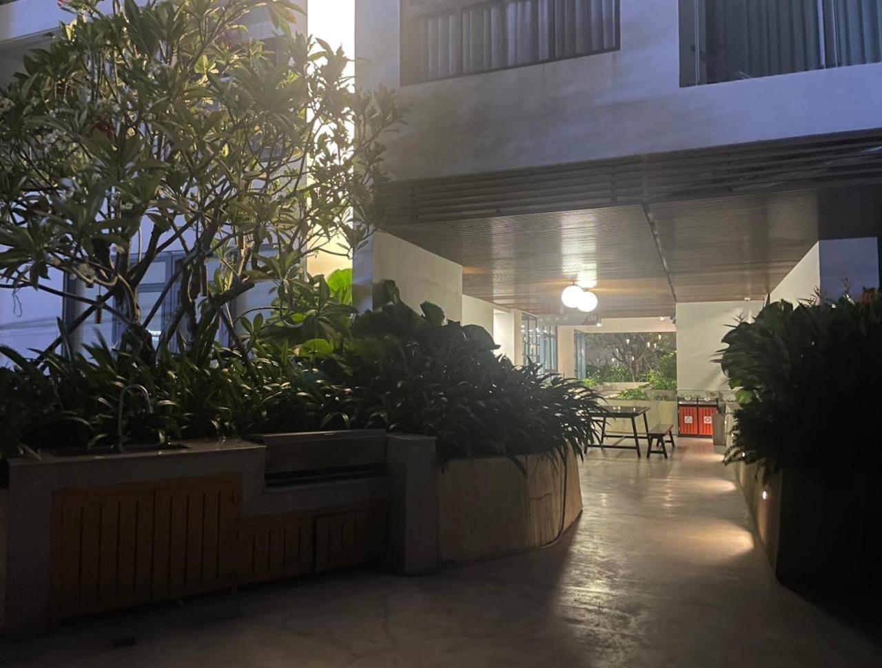 Compass One Building - Luxury Apartments Ap Phu Tho Buitenkant foto