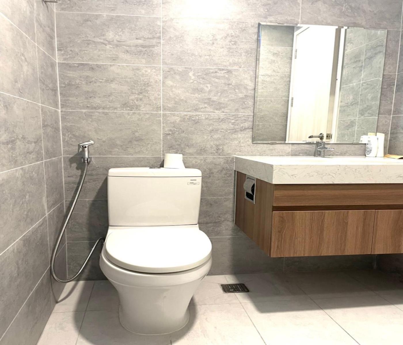 Compass One Building - Luxury Apartments Ap Phu Tho Buitenkant foto
