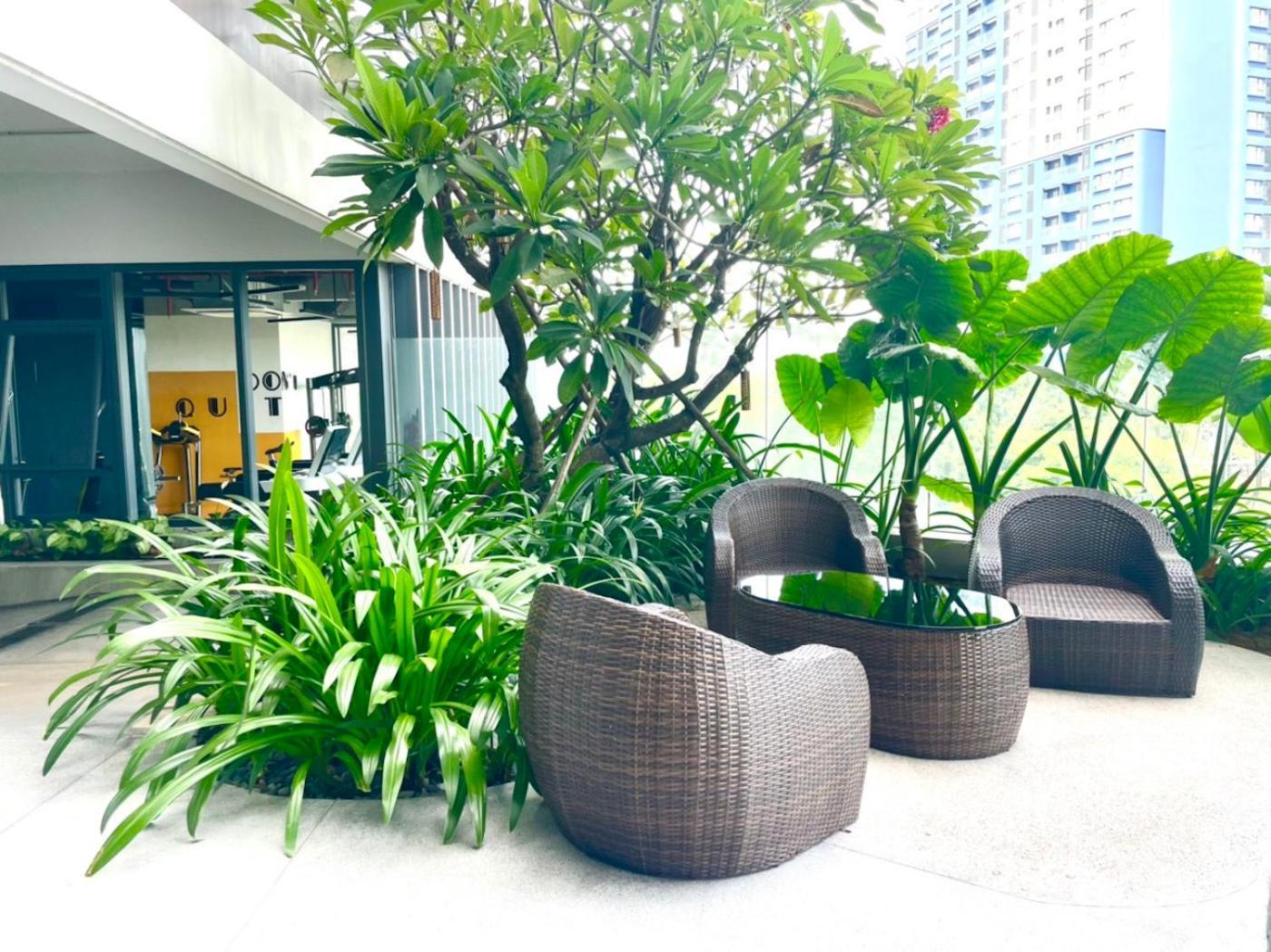 Compass One Building - Luxury Apartments Ap Phu Tho Buitenkant foto